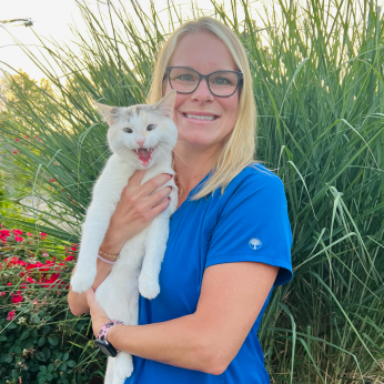 veterinary receptionist image 